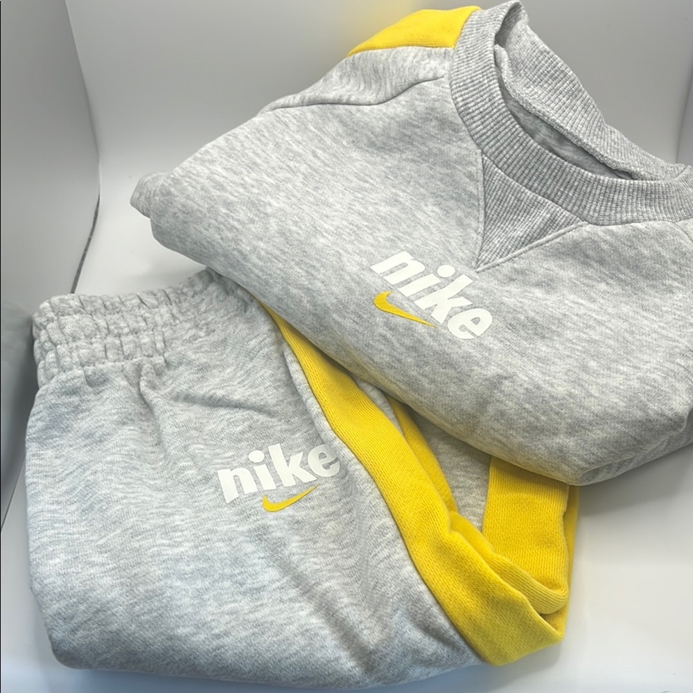 Nike Gray and Yellow Sweatshirt and Sweatpants Set